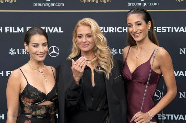 Lara Wolf, Christa Rigozzi and Sara Leutenegger at the festival opening with the premiere of the feature film Splitsville at the 21 Zurich Film Festival 2025 in the Kongresssaal Zurich, 25 09 2025 Foto:xA.xRaemyx xFuturexImagex splittsville_5925