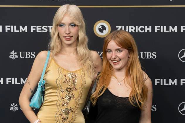 Milune with sister Felicity at the festival opening with the premiere of the feature film Splitsville at the 21 Zurich Film Festival 2025 in the Kongresssaal Zurich, 25 09 2025 Foto:xA.xRaemyx xFuturexImagex splittsville_5958