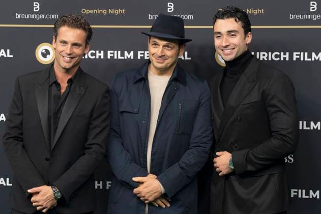 Bastian Baker, Kaya Yanar and Ivan Knie at the festival opening with the premiere of the feature film Splitsville at the 21 Zurich Film Festival 2025 in the Kongresssaal Zurich, 25 09 2025 Foto:xA.xRaemyx xFuturexImagex splittsville_5970