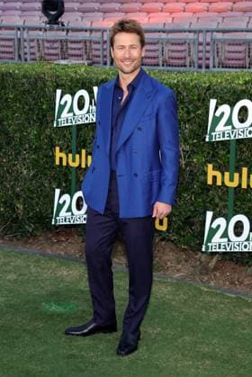 Los Angeles premiere of Hulu s Chad Powers at the Rose Bowl Stadium Featuring: Glen Powell Where: Los Angeles, California, United States When: 25 Sep 2025 Credit: Faye s Vision Cover Images EDITORIAL USE ONLY. NOT FOR USE BY NEWSPAPERS BASED IN THE UK. Copyright: xx coverimg55125239
