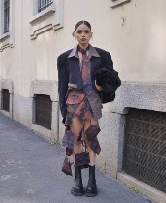 Milan, Milan Italy, Italy: Milan, Milan Women s Fashion Week Spring Summer 2026 - Women s Fashion, Spring Summer 2026 guests with eccentric outfits among the various catwalks of Fashion Week Milan Italy  - ZUMAp169 20250925_zea_p169_2041 Copyright: xLucaxPontix
