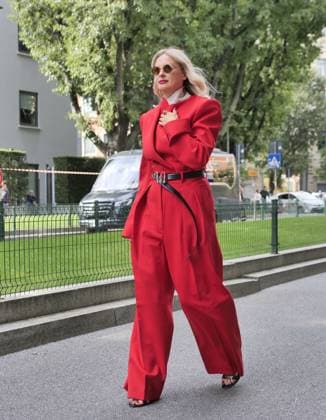 MFW - A Parade of Eccentric Outfits Guest with an eccentric outfit during the Milan Women s Fashion Week Spring Summer 2026 in Milan, Italy on September 26, 2025. Photo by Luca Ponti IPA ABACAPRESS.COM Milan Italy  Copyright: xIPA ABACAx