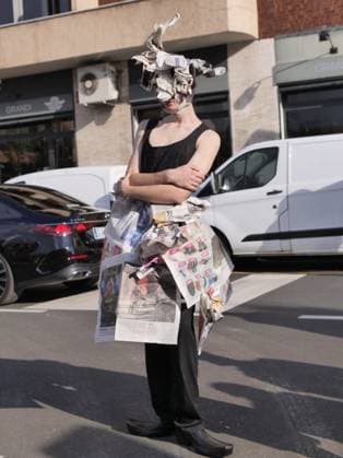 MFW - A Parade of Eccentric Outfits Guest with an eccentric outfit during the Milan Women s Fashion Week Spring Summer 2026 in Milan, Italy on September 26, 2025. Photo by Luca Ponti IPA ABACAPRESS.COM Milan Italy  Copyright: xIPA ABACAx