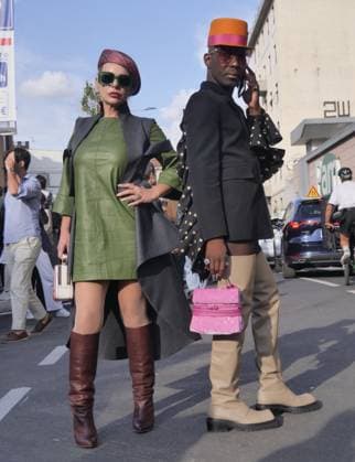 MFW - A Parade of Eccentric Outfits Guest with an eccentric outfit during the Milan Women s Fashion Week Spring Summer 2026 in Milan, Italy on September 26, 2025. Photo by Luca Ponti IPA ABACAPRESS.COM Milan Italy  Copyright: xIPA ABACAx