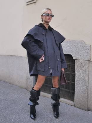 MFW - A Parade of Eccentric Outfits Guest with an eccentric outfit during the Milan Women s Fashion Week Spring Summer 2026 in Milan, Italy on September 26, 2025. Photo by Luca Ponti IPA ABACAPRESS.COM Milan Italy  Copyright: xIPA ABACAx