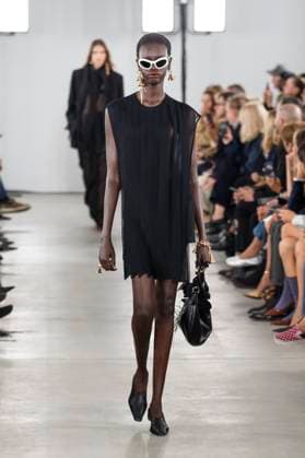 Milan Fashion Week - Women S S 2026 Sportmax Fashion Show Catwalk Milan, Italy Milan Fashion Week - Women S S 2026 Sportmax Fashion Show Catwalk Milan, Italy 26th September 2025  Copyright: xCristianxIncarbonax