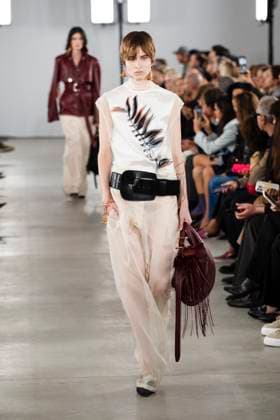 Milan Fashion Week - Women S S 2026 Sportmax Fashion Show Catwalk Milan, Italy Milan Fashion Week - Women S S 2026 Sportmax Fashion Show Catwalk Milan, Italy 26th September 2025  Copyright: xCristianxIncarbonax