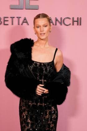 Milan, Italy, Italy: Milan, Milan Women s Fashion Week Spring Summer 2026 - Women s Fashion, Spring Summer 2026 - Elisabetta Franchi fashion show - arrivals in the photo: Toni Garrn Milan Italy  - ZUMAp169 20250926_zea_p169_354 Copyright: xRiccardoxGiordanox