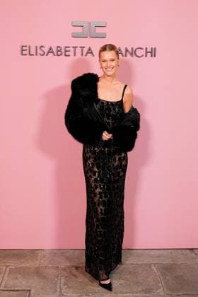 Milan, Italy, Italy: Milan, Milan Women s Fashion Week Spring Summer 2026 - Women s Fashion, Spring Summer 2026 - Elisabetta Franchi fashion show - arrivals in the photo: Toni Garrn Milan Italy  - ZUMAp169 20250926_zea_p169_357 Copyright: xRiccardoxGiordanox