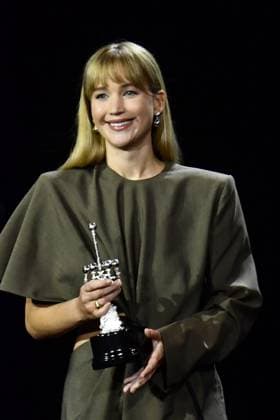 Jennifer lawrence receives an award during the 73rd San Sebastian International Film Festival 73eme Festival International du Film de San Sebastian 73rd San Sebastian International Film Festival Jennifer Lawrence Premio Donostia Award Gala Jennifer Lawrence receives the Donostia Award Lifetime Achievement Career Award during the 73rd San Sebastian International Film Festival 449063 2025 09 26 San Sebastian Spain  Copyright: xThomasxBohlenx STAR_449063_023