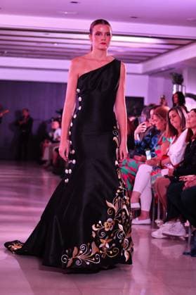 Spring Colors Fashion Week de Madrid - 26 Sep 2025 A model walks the runway wearing a design by Adan Terriquez during the Spring Colors Fashion Week de Madrid at Hotel Princesa. Madrid Spain Copyright: xAtilanoxGarciax xSOPAxImagesx FOTO49617
