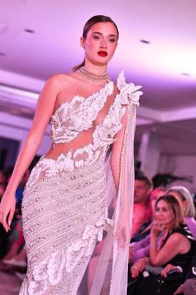 Spring Colors Fashion Week de Madrid - 26 Sep 2025 A model walks the runway wearing a design by Jose Zafra during the Spring Colors Fashion Week de Madrid at Hotel Princesa. Madrid Spain Copyright: xAtilanoxGarciax xSOPAxImagesx FOTO49681