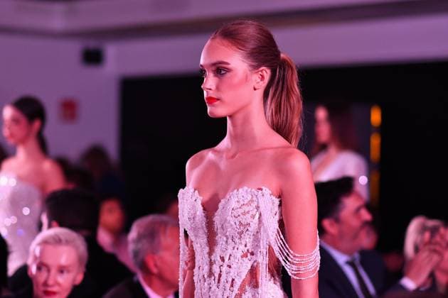 Spring Colors Fashion Week de Madrid - 26 Sep 2025 A model walks the runway wearing a design by Jose Zafra during the Spring Colors Fashion Week de Madrid at Hotel Princesa. Madrid Spain Copyright: xAtilanoxGarciax xSOPAxImagesx FOTO49690