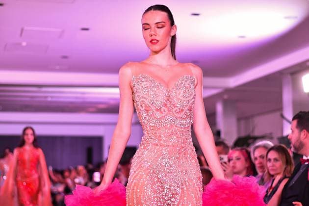 Spring Colors Fashion Week de Madrid - 26 Sep 2025 A model walks the runway wearing a design by Jarul Mercedes during the Spring Colors Fashion Week de Madrid at Hotel Princesa. Madrid Spain Copyright: xAtilanoxGarciax xSOPAxImagesx FOTO49743