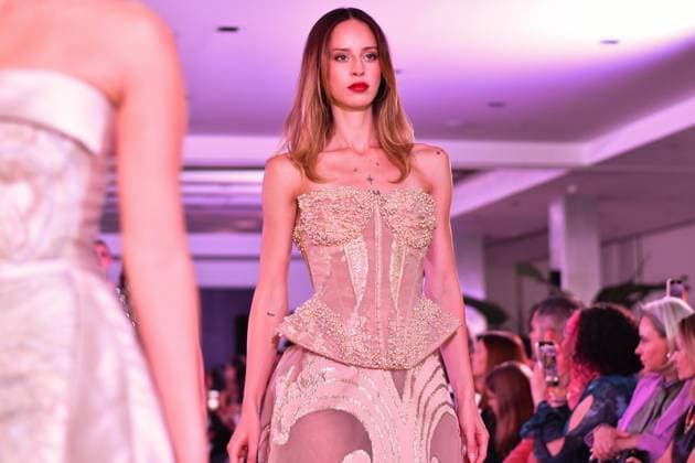 Spring Colors Fashion Week de Madrid - 26 Sep 2025 A model walks the runway wearing a design by Giannina Azar during the Spring Colors Fashion Week de Madrid at Hotel Princesa. Madrid Spain Copyright: xAtilanoxGarciax xSOPAxImagesx FOTO49782