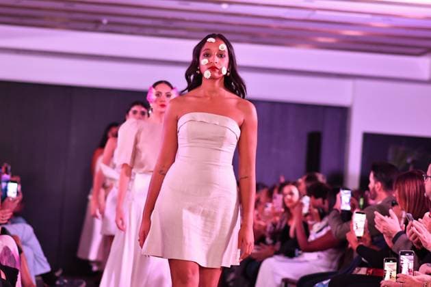 Spring Colors Fashion Week de Madrid - 26 Sep 2025 A model walks the runway wearing a design by Liet Paris during the Spring Colors Fashion Week de Madrid at Hotel Princesa. Madrid Spain Copyright: xAtilanoxGarciax xSOPAxImagesx FOTO49709