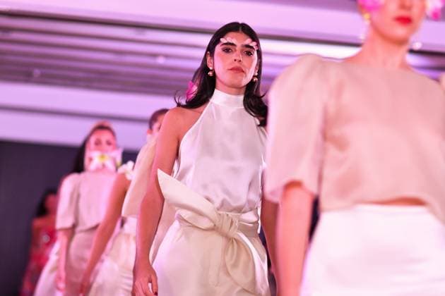 Spring Colors Fashion Week de Madrid - 26 Sep 2025 A model walks the runway wearing a design by Liet Paris during the Spring Colors Fashion Week de Madrid at Hotel Princesa. Madrid Spain Copyright: xAtilanoxGarciax xSOPAxImagesx FOTO49712
