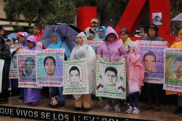 Relatives of the victims of the 43 students from the Ayotzinapa taking part during a rally in memory of the 43 missing students from the Ayotzinapa Teacher Training School, to demand justice and truth about the case. on September 26, 2025 in Mexico City, Mexico. Mexico City Mexico - ZUMAe321 20250926_zia_e321_021 Copyright: xCarlosxSantiagox