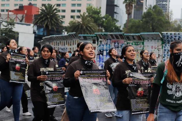 Rural students of Ayotzinapa Teacher Training School taking part during a rally in memory of the 43 missing students from the Ayotzinapa Teacher Training School, to demand justice and truth about the case. on September 26, 2025 in Mexico City, Mexico. Mexico City Mexico - ZUMAe321 20250926_zia_e321_025 Copyright: xCarlosxSantiagox