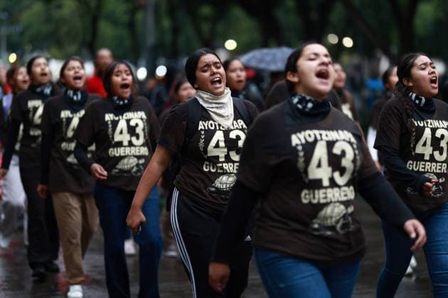 Mexico marks 11 years since disappearance of 43 Ayotzinapa students MEXICO CITY, MEXICO - SEPTEMBER 26: Demonstrators take part in a rally to demand justice for the 43 missing students from Ayotzinapa, in Mexico City, Mexico on September 26, 2025. Relatives of the 43 missing students from Ayotzinapa and students of the rural teacher s school from Guerrero held this rally to commemorate the 11th anniversary of the iconic case where 43 students were kidnapped and disappeared in the state of Guerrero. Daniel Cardenas Anadolu Mexico City Mexico. Editorial use only. Please get in touch for any other usage.  Copyright: x2025xAnadoluxDanielxCardenasx
