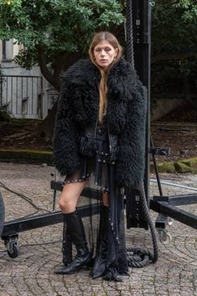 Milan Fashion Week - Women S S 2026 Blumarine Fashion Show Front Row Milan, Italy Sophia Agnella Anita Stolz Milan Fashion Week - Women S S 2026 Blumarine Fashion Show Front Row Milan, Italy 26th September 2025  Copyright: xCarminexContex