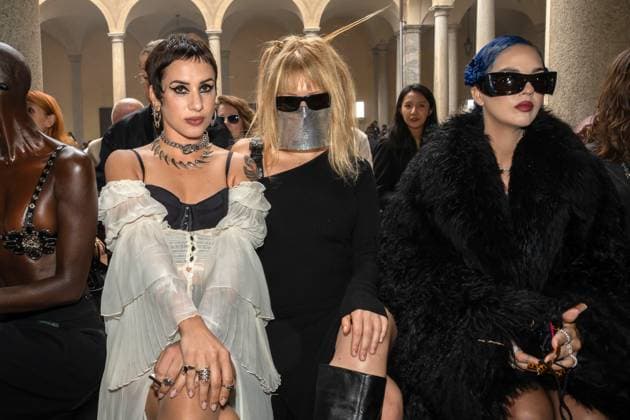 Milan Fashion Week - Women S S 2026 Blumarine Fashion Show Front Row Milan, Italy Francesca Mesiano;Myss Keta;Sita Abell‡n Milan Fashion Week - Women S S 2026 Blumarine Fashion Show Front Row Milan, Italy 26th September 2025  Copyright: xCarminexContex