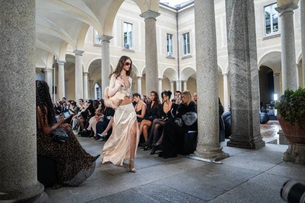 Milan Fashion Week - Women S S 2026 Blumarine Fashion Show Vibes Milan, Italy Lily Vander Meeden Milan Fashion Week - Women S S 2026 Blumarine Fashion Show Vibes Milan, Italy 26th September 2025  Copyright: xCarminexContex