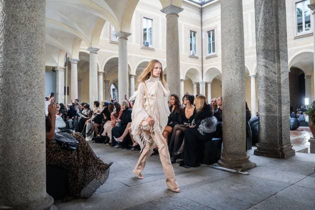 Milan Fashion Week - Women S S 2026 Blumarine Fashion Show Vibes Milan, Italy Milan Fashion Week - Women S S 2026 Blumarine Fashion Show Vibes Milan, Italy 26th September 2025  Copyright: xCarminexContex