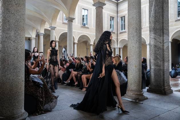 Milan Fashion Week - Women S S 2026 Blumarine Fashion Show Vibes Milan, Italy Yilan Hua;? Milan Fashion Week - Women S S 2026 Blumarine Fashion Show Vibes Milan, Italy 26th September 2025  Copyright: xCarminexContex