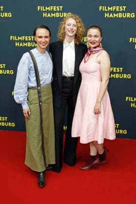 Luna Jordan, Dana Herfurth and Hille Norden at the premiere of the movie Smalltown Girl at the 33 Filmfest Hamburg 2025 at Cinemaxx Dammtor Hamburg, 26 09 2025 Foto:xC.xTamckex xFuturexImagex smalltown_5909