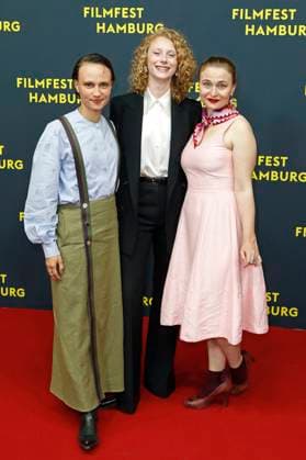 Luna Jordan, Dana Herfurth and Hille Norden at the premiere of the movie Smalltown Girl at the 33 Filmfest Hamburg 2025 at Cinemaxx Dammtor Hamburg, 26 09 2025 Foto:xC.xTamckex xFuturexImagex smalltown_5910