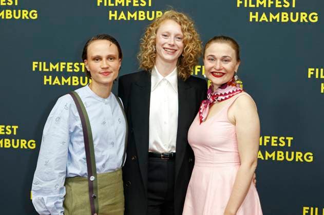 Luna Jordan, Dana Herfurth and Hille Norden at the premiere of the movie Smalltown Girl at the 33 Filmfest Hamburg 2025 at Cinemaxx Dammtor Hamburg, 26 09 2025 Foto:xC.xTamckex xFuturexImagex smalltown_5911