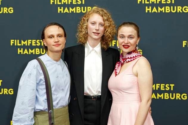 Luna Jordan, Dana Herfurth and Hille Norden at the premiere of the movie Smalltown Girl at the 33 Filmfest Hamburg 2025 at Cinemaxx Dammtor Hamburg, 26 09 2025 Foto:xC.xTamckex xFuturexImagex smalltown_5912