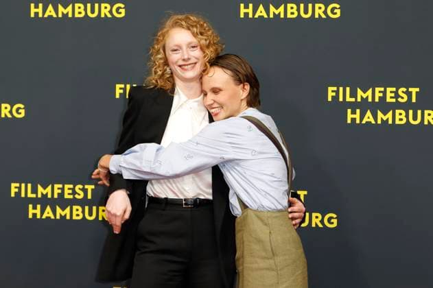 Dana Herfurth und Luna Jordan bei der Premiere des Kinofilms Smalltown Girl auf dem 33. Filmfest Hamburg 2025 im Cinemaxx Dammtor. Hamburg, 26.09.2025 *** Dana Herfurth and Luna Jordan at the premiere of the movie Smalltown Girl at the 33 Filmfest Hamburg 2025 at Cinemaxx Dammtor Hamburg, 26 09 2025 Foto:xC.xTamckex xFuturexImagex smalltown_5916