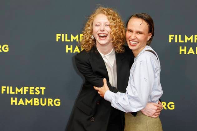 Dana Herfurth und Luna Jordan bei der Premiere des Kinofilms Smalltown Girl auf dem 33. Filmfest Hamburg 2025 im Cinemaxx Dammtor. Hamburg, 26.09.2025 *** Dana Herfurth and Luna Jordan at the premiere of the movie Smalltown Girl at the 33 Filmfest Hamburg 2025 at Cinemaxx Dammtor Hamburg, 26 09 2025 Foto:xC.xTamckex xFuturexImagex smalltown_5918