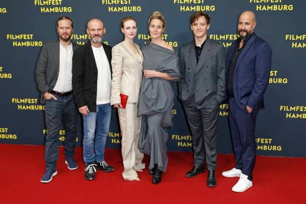 Markus Kaatsch, Gerhard Liebmann, Diana Dulinkova, Jeanette Hain, Jonas Nay and Christopher Schier at the premiere of the ARD miniseries Sternstunde der Mörder at the 33 Filmfest Hamburg 2025 at Cinemaxx Dammtor Hamburg, 26 09 2025 Foto:xC.xTamckex xFuturexImagex sternstunden_5907