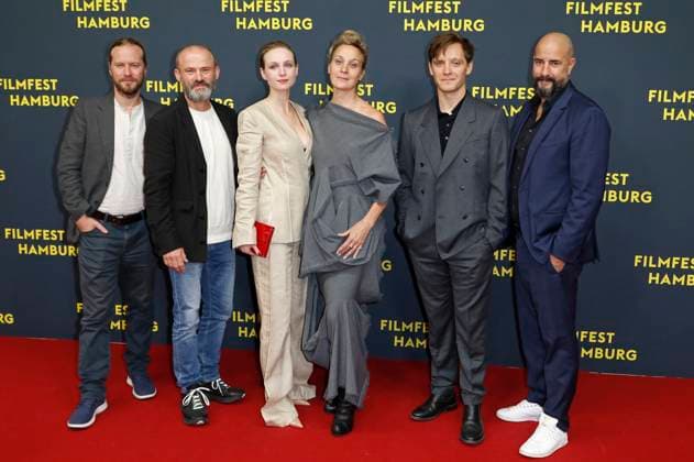 Markus Kaatsch, Gerhard Liebmann, Diana Dulinkova, Jeanette Hain, Jonas Nay and Christopher Schier at the premiere of the ARD miniseries Sternstunde der Mörder at the 33 Filmfest Hamburg 2025 at Cinemaxx Dammtor Hamburg, 26 09 2025 Foto:xC.xTamckex xFuturexImagex sternstunden_5908