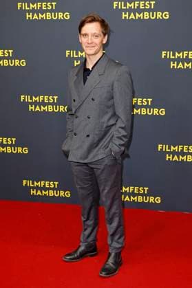 Jonas Ney at the premiere of the ARD mini-series Sternstunde der Mörder at the 33 Filmfest Hamburg 2025 at Cinemaxx Dammtor Hamburg, 26 09 2025 Foto:xC.xTamckex xFuturexImagex sternstunden_5917
