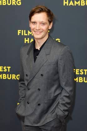 Jonas Ney at the premiere of the ARD mini-series Sternstunde der Mörder at the 33 Filmfest Hamburg 2025 at Cinemaxx Dammtor Hamburg, 26 09 2025 Foto:xC.xTamckex xFuturexImagex sternstunden_5921