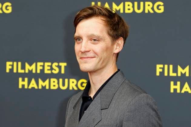 Jonas Ney at the premiere of the ARD mini-series Sternstunde der Mörder at the 33 Filmfest Hamburg 2025 at Cinemaxx Dammtor Hamburg, 26 09 2025 Foto:xC.xTamckex xFuturexImagex sternstunden_5925