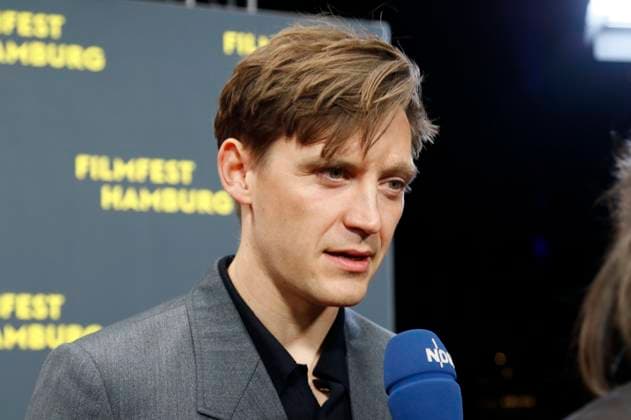 Jonas Ney at the premiere of the ARD mini-series Sternstunde der Mörder at the 33 Filmfest Hamburg 2025 at Cinemaxx Dammtor Hamburg, 26 09 2025 Foto:xC.xTamckex xFuturexImagex sternstunden_5938