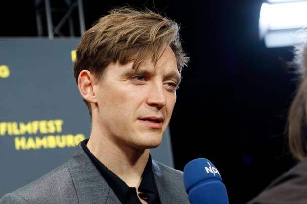Jonas Ney at the premiere of the ARD mini-series Sternstunde der Mörder at the 33 Filmfest Hamburg 2025 at Cinemaxx Dammtor Hamburg, 26 09 2025 Foto:xC.xTamckex xFuturexImagex sternstunden_5939