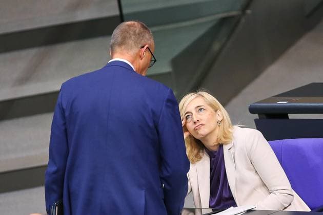 Berlin, Deutschland, 26.09.2025: Deutscher Bundestag: 29. Bundestagssitzung - Haushaltswoche: Bundeskanzler Friedrich Merz (CDU) und Bundesministerin für Gesundheit Nina Warken (CDU) *** Berlin, Germany, 26 09 2025 German Bundestag 29 Bundestag session Budget week Federal Chancellor Friedrich Merz CDU and Federal Minister of Health Nina Warken CDU Copyright: xdtsxNachrichtenagenturx dts_85114