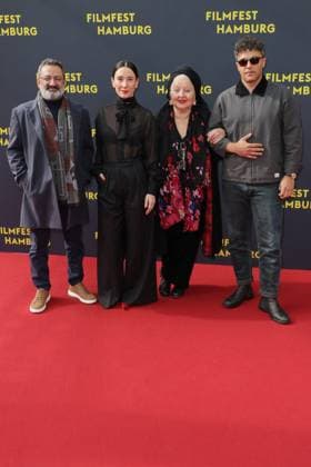 Filmfest Hamburg Georges Khabbaz, Sibel Kekilli, Hanna Schygulla, Ameer Fakher Eldin, Premiere Film Yunan at the Filmfest Hamburg in front of the Cinemaxx Dammtor, Hamburg, 27 09 2025 Copyright: xEventpressxBecherx