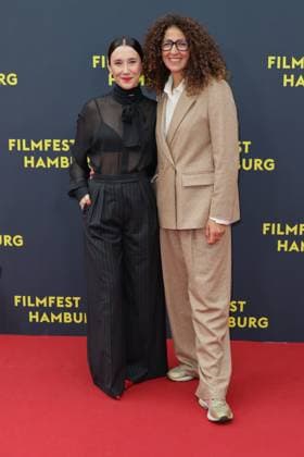 Filmfest Hamburg Sibel Kekilli, Malika Rabahallah, Premiere Film Yunan at the Filmfest Hamburg in front of the Cinemaxx Dammtor, Hamburg, 27 09 2025 Copyright: xEventpressxBecherx
