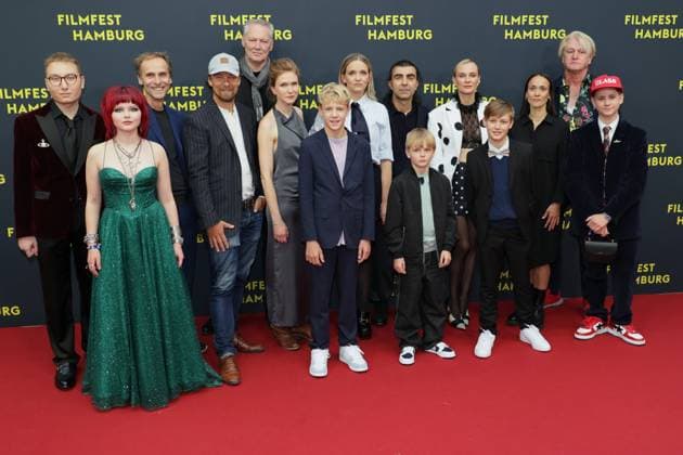Filmfest Hamburg The cast with Lisa Hagmeister, Laura Tonke, Jasper Billerbeck, Kian Köpke, Diane Kruger, Fatih Akin, premiere of the film AMRUM at the Filmfest Hamburg at Cinemaxx Dammtor, Hamburg, 27 09 2025 Copyright: xEventpressxBecherx