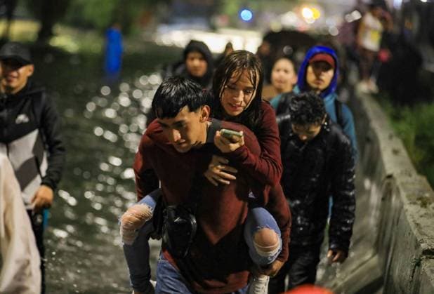 People Affected After Heavy Rainfall Hit the City People were affected by flooding on Ignacio Zaragoza Avenue and surrounding streets in the east of the city, due to the heavy rains that hit the country s capital. on September 27, 2025 in Mexico City, Mexico. (Photo by Ian Robles Eyepix Group) Copyright: xIanxRobles xEyepixxGroupx EL_27092025_170890JPEG