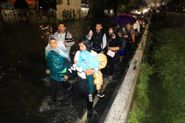 People Affected After Heavy Rainfall Hit the City People were affected by flooding on Ignacio Zaragoza Avenue and surrounding streets in the east of the city, due to the heavy rains that hit the country s capital. on September 27, 2025 in Mexico City, Mexico. (Photo by Ian Robles Eyepix Group) Copyright: xIanxRobles xEyepixxGroupx EL_27092025_170894JPEG