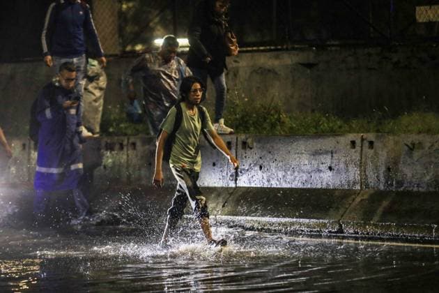 People Affected After Heavy Rainfall Hit the City People were affected by flooding on Ignacio Zaragoza Avenue and surrounding streets in the east of the city, due to the heavy rains that hit the country s capital. on September 27, 2025 in Mexico City, Mexico. (Photo by Ian Robles Eyepix Group) Copyright: xIanxRobles xEyepixxGroupx EL_27092025_170876JPEG