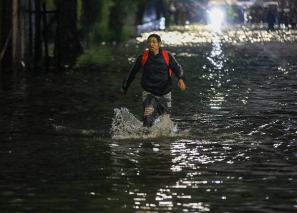 People Affected After Heavy Rainfall Hit the City People were affected by flooding on Ignacio Zaragoza Avenue and surrounding streets in the east of the city, due to the heavy rains that hit the country s capital. on September 27, 2025 in Mexico City, Mexico. (Photo by Ian Robles Eyepix Group) Copyright: xIanxRobles xEyepixxGroupx EL_27092025_170877JPEG